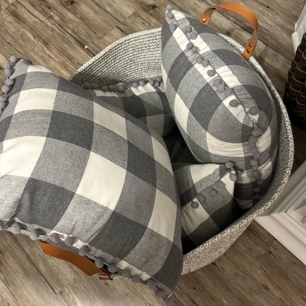 Jute basket leather handles with 4 plaid throw pillows- new but opened